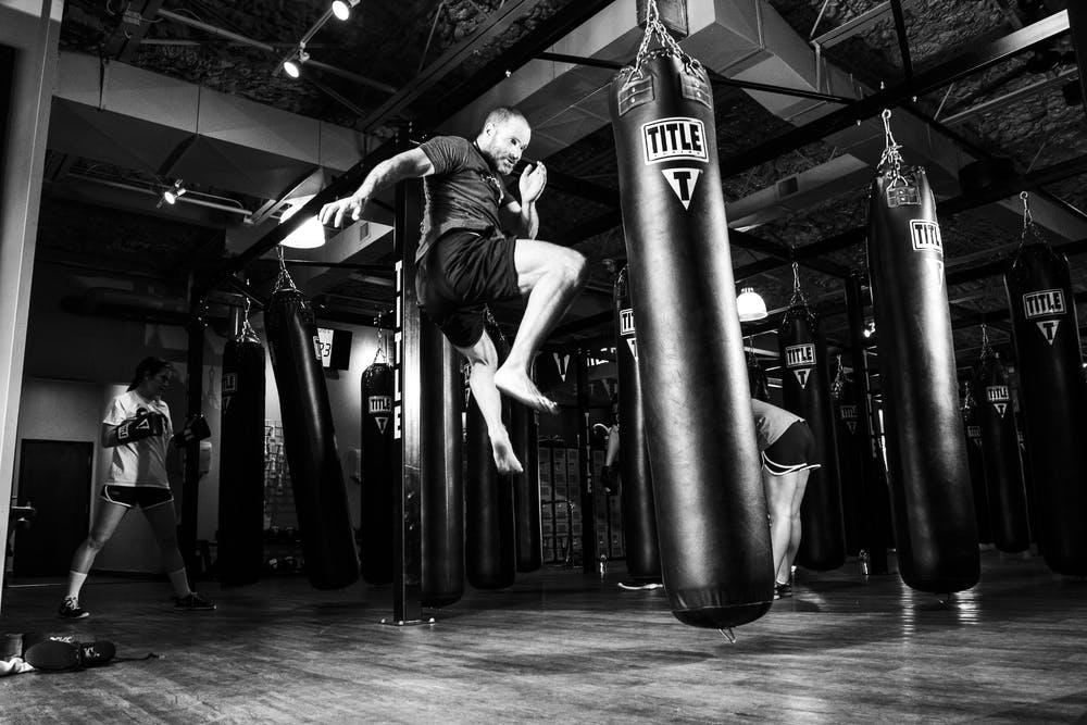 Sala de sacos de un gimnasio de boxeo